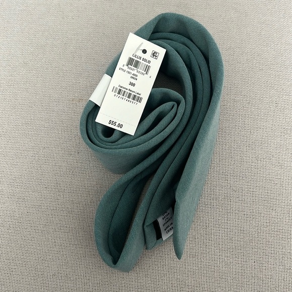 Bar III Gillis Solid Neck Tie in Green, New with Tag - Picture 3 of 11